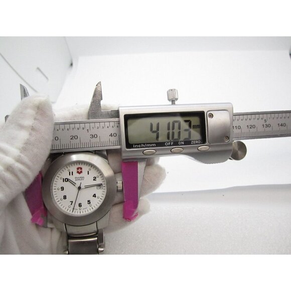 Men's Victorinox Swiss Army Quartz WR Analog 41mm Dial Causal Round Watch (G105) - Picture 2 of 10